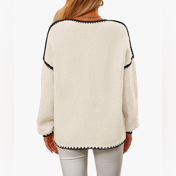 Soft oversized white sweater with contrasting black trim size small - Picture 3 of 3